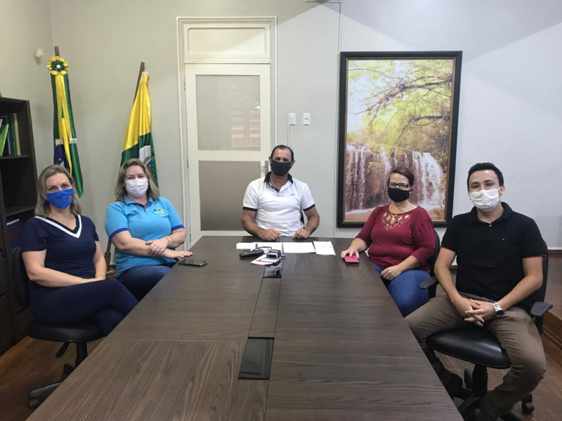 PREFEITO ESTIMULA RECOLHIMENTO DO LIXO SELETIVO 